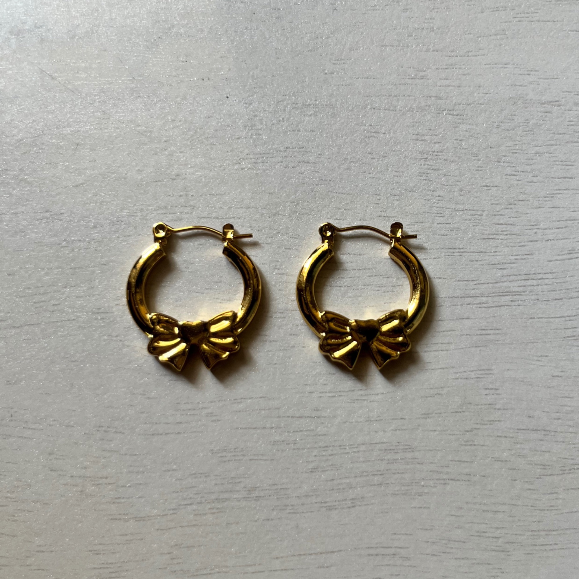Luna Bow Hoops