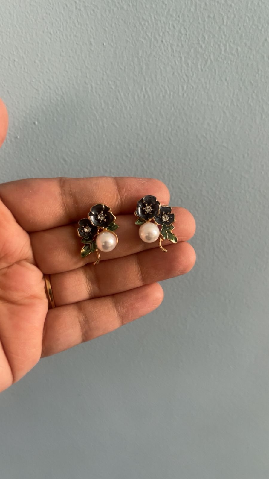 Pearl Bloom Studs – Mini